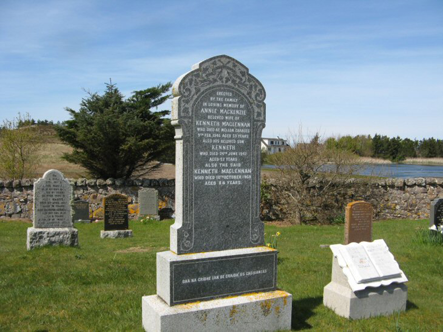 Photo of headstones/Kenneth MacLennan died 1959 MI Mellon Charles